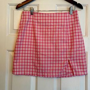 Wild fable adorable skirt. Pink/white with small slit. Size 10